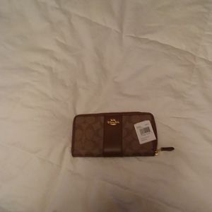 Coach signature zip wallet